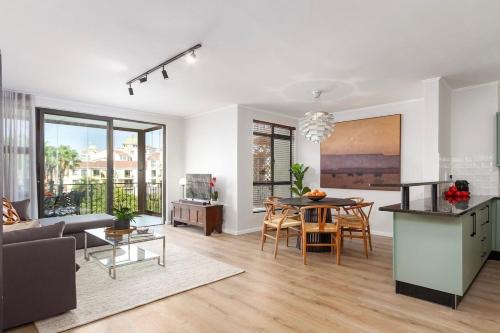 Elgin Apartment | Luxurious Palm View Apartment Cape Town