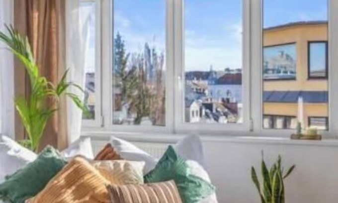 Meidling Apartment | Luxurious Penthouse Steps from Schönbrunn Palace