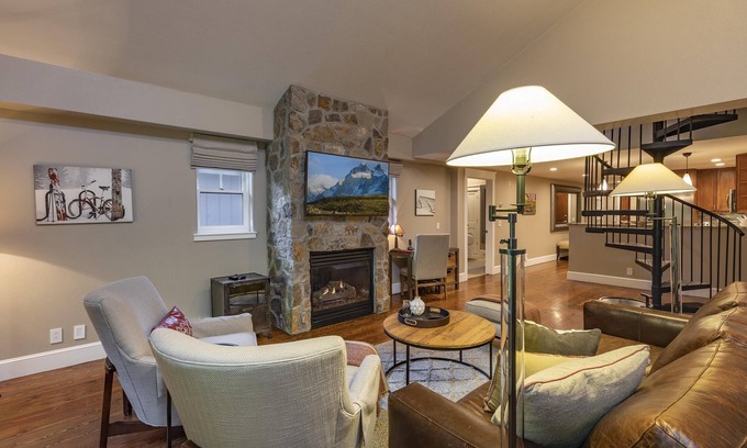 Telluride Condo | Luxurious Pet-Friendly 3-Bedroom Residence With Amenities