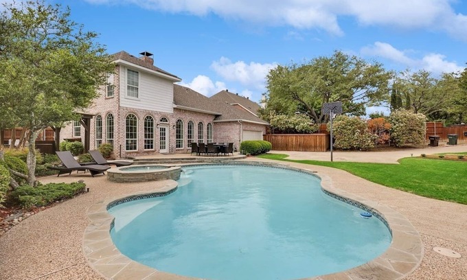 Plano Villa | Luxurious Plano Home with Pool, Spacious Back Yard