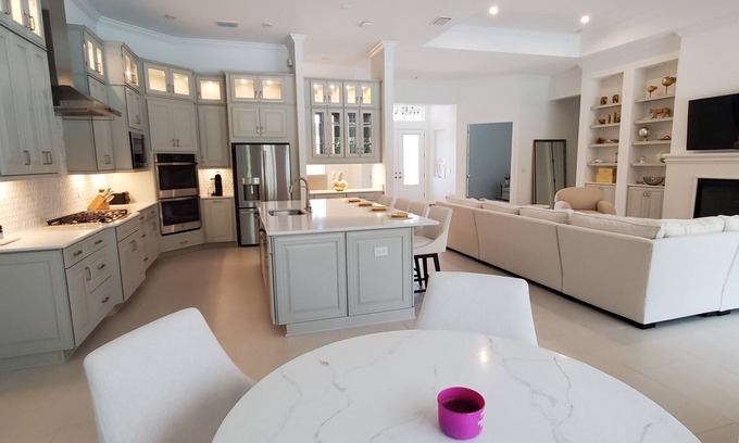 Sarasota House | LUXURIOUS POOL AND SPA HOME n
