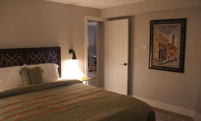 Glen Abbey Apartment | Luxurious Private Apartment