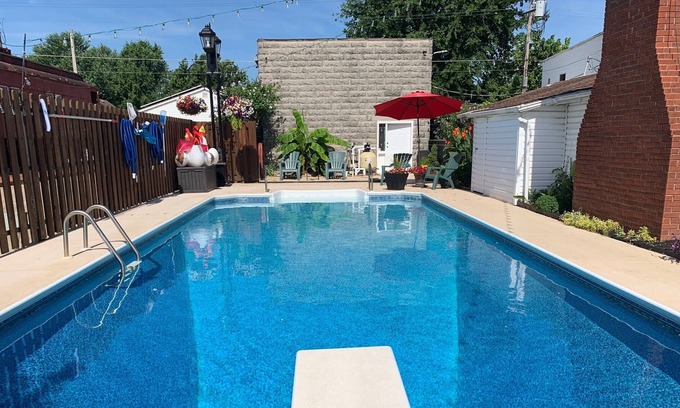 Joplin House | Luxurious private spacious cottage