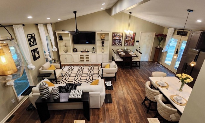 Cliftondale House | Luxurious reno minutes from Atlanta Airport and downtown. and convention centers