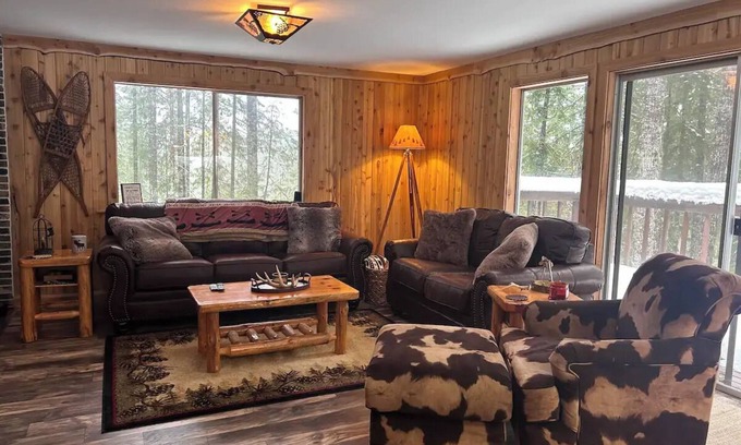 Hoodsport House | Luxurious Rustic cabin close to lakes, sound and Olympic National forest hiking