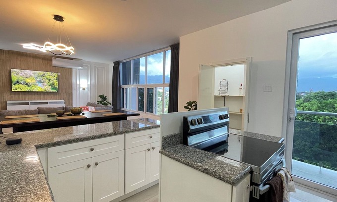 Eastwood Park Apartment | Luxurious, Smart 2-bedroom apartment with AC, WiFi, Laundry in Heart of Kingston