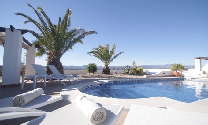 Locaiba Villa | Luxurious, spacious villa with very large garden and swimming pool.