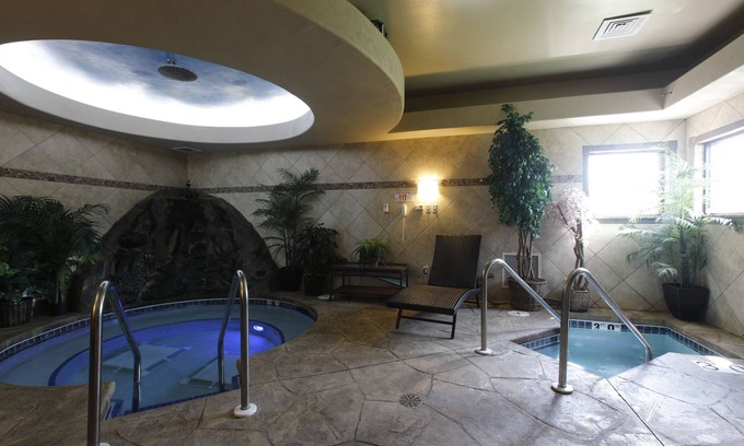 Mauston Condo | Luxurious Stay Spa Retreat - Private Hot+Cold Tubs, Steam Suite, Spa Services