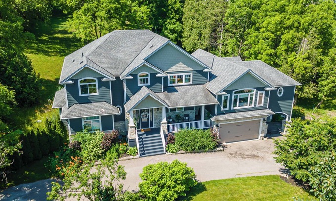 Georgetown House | Luxurious Studio on one acre in town
