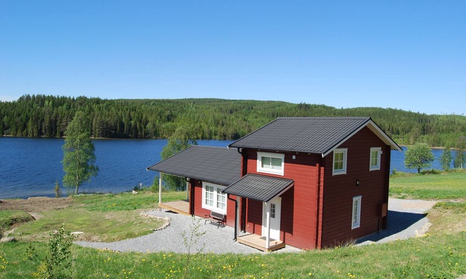 Borjesjo House | Luxurious Stuga on a tranquil lake with private lakeside access, sauna and dock