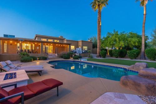 Cactus Acres House | Luxurious Summer Home