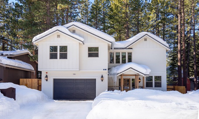 Pioneer Trail Cabin | Luxurious Tahoe Escape: Hot tub, Arcade, Fireplace, and more+