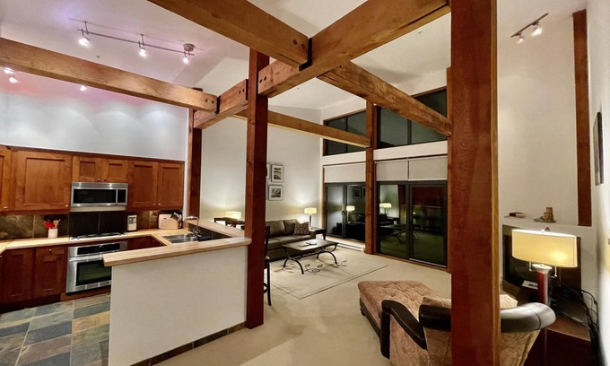Ucluelet Condo | Luxurious Top Floor Villa with Sweeping Pacific Ocean - BBV
