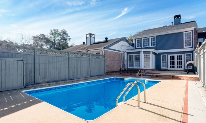 Gunter Afs House | Luxurious Townhome w/sparkling private pool!