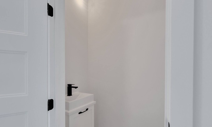 Mirabel House | Luxurious Townhome with Spa