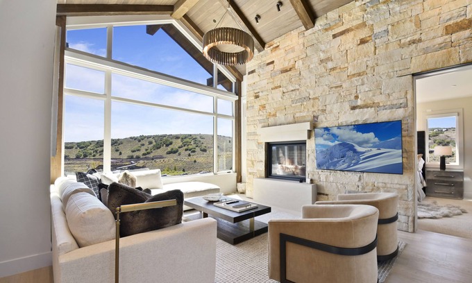 Tuhaye House | Luxurious Tuhaye Home with Modern Interior, Mountain Views