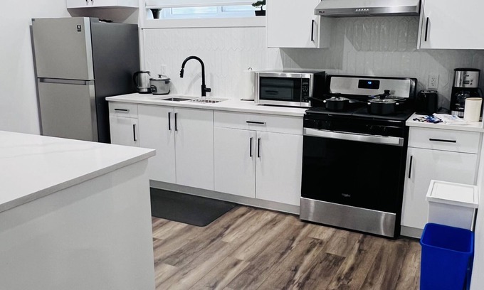 Northeast Edmonton House | Luxurious⭐️Two Bedroom ⭐️Two Bathrooms. ⭐️Ensuite Master⭐️Spacious⭐️Free Parking