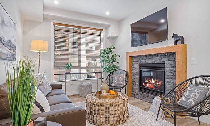 Canmore Condo | Luxurious Vacation Apartment /Mountain Scenery