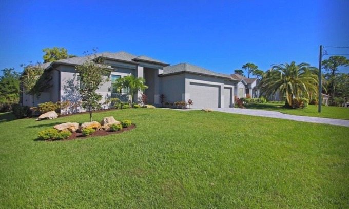 White Marsh House | Luxurious Vacation Home on Long Marsh Golf Course 11th Green in Rotonda West