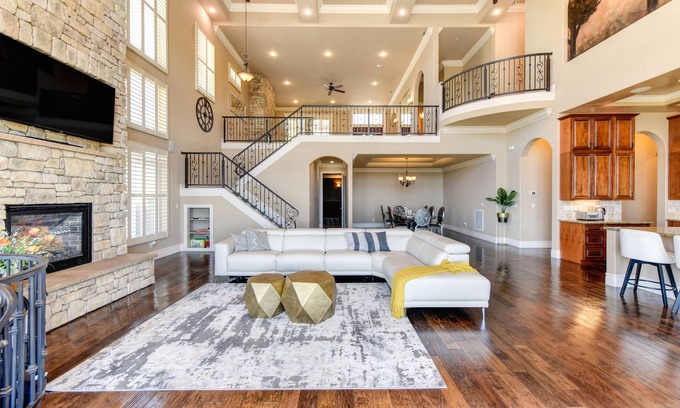 Folsom Villa | Luxurious Villa at the Hill - Stunning City Skylights