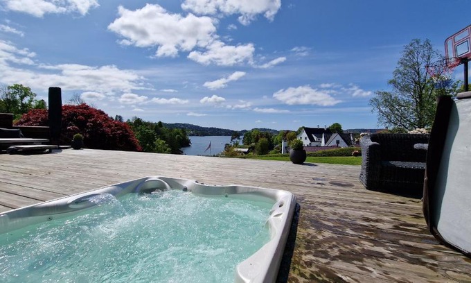 Fana Villa | Luxurious villa at Troldhaugen
