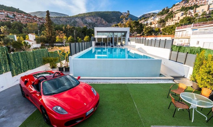 Sitges Villa | Luxurious Villa Marly I to two minutes the beach