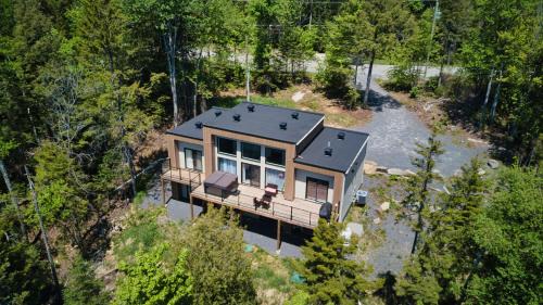 La Conception Ski Chalet | Luxurious Villa Tremblant 4 Bdrs W Hot Tub B85
