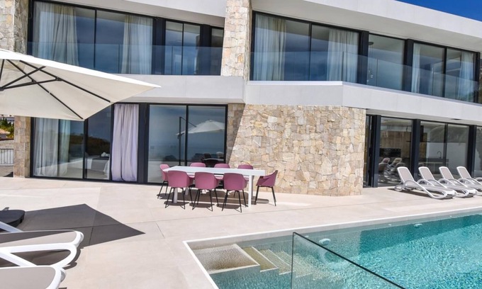 Salobrena Villa | Luxurious villa with heated pool