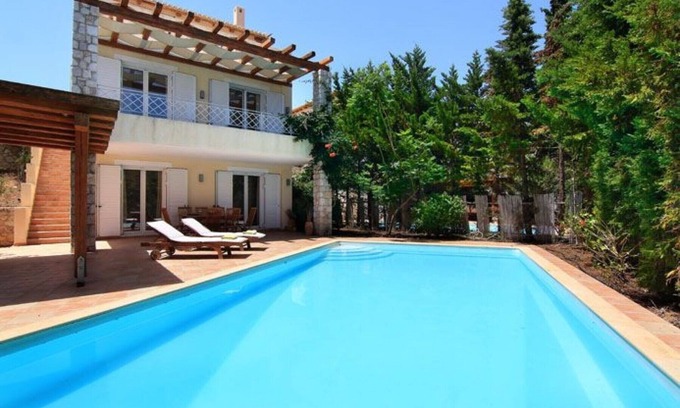 Kosta Villa | Luxurious villa with pool in Porto Heli