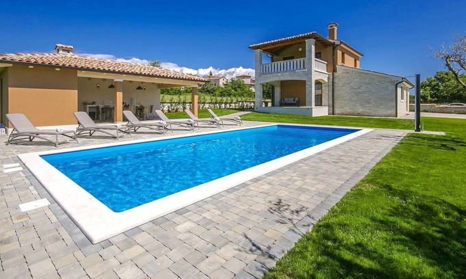 Dracevac Villa | Luxurious villa with swimming pool and beautiful outdoor kitchen near Poreč