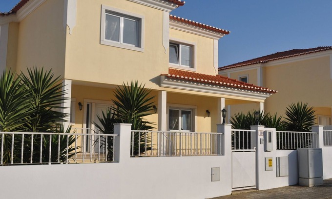 Ericeira Villa | Luxurious Villa With Private Pool, Cable TV, free WIFI, Full Size Pool Table