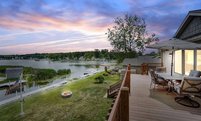 Angola House | Luxurious Waterfront Family Retreat on Crooked Lake, Angola, IN