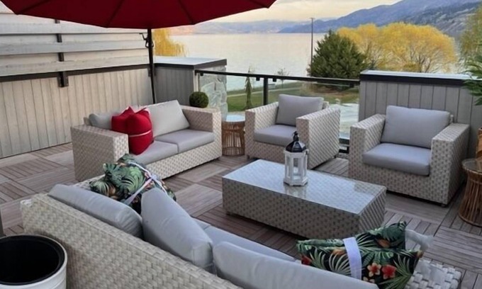 Okanagan-Similkameen House | Luxurious Waterfront Naramata 3 Bedroom Townhome