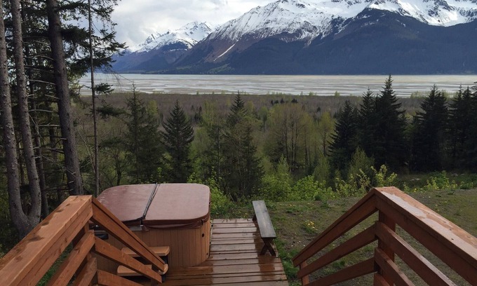 Haines House | Luxurious Yurt with 3 bedrooms with stunning views and whirlpool