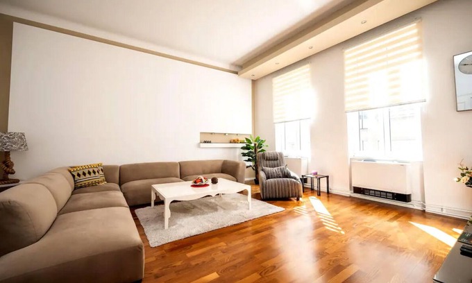 Belso-Ferencvaros Apartment | Luxury 02 Bedroom Apartment in Budapest