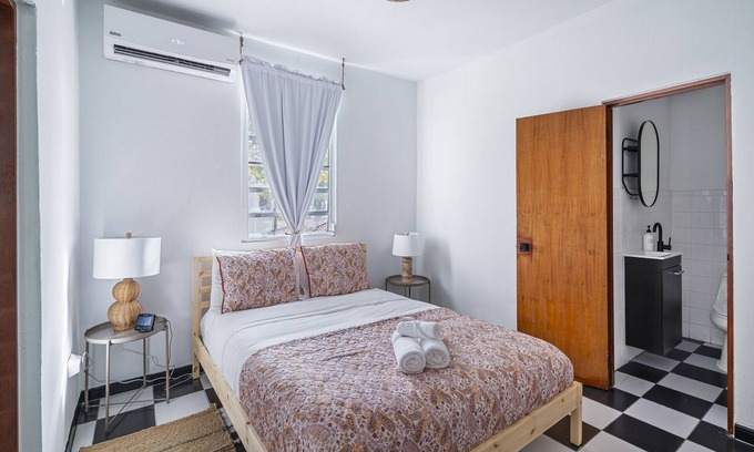 Ocean Park Apartment | Luxury 1 bed Apartment 3. Steps from the beach!