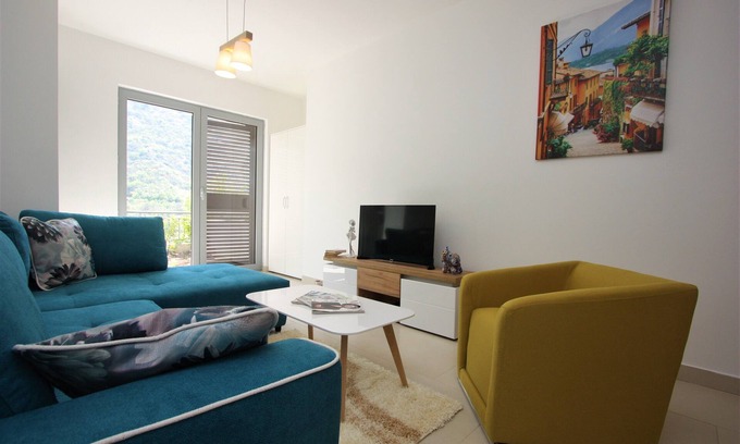 Morinj Apartment | Luxury 1 bedroom apartment with cozy garden