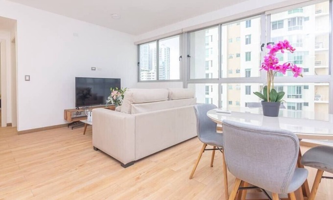 Marbella Apartment | Luxury 1 bedroom apt with free parking