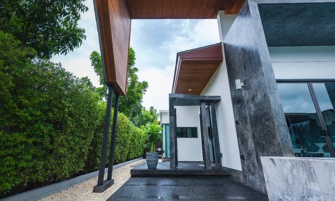Chalong Villa | Luxury 1 Bedroom Private Pool Villa At Chalong