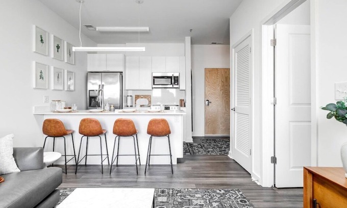 Richmond Apartment | Luxury 1 Bedroom Unit In Scotts Addition