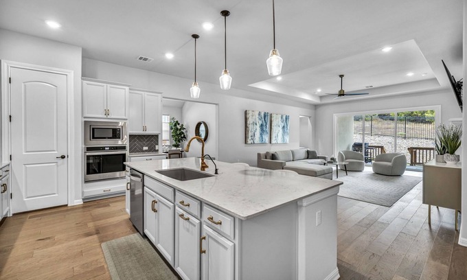 Austin House | Luxury 1-story living in Hill Country, 5 mins to Galleria