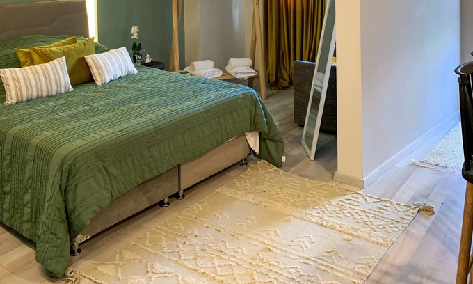 Zavlani Apartment | Luxury-1Bed Apartment with Porch in Greece