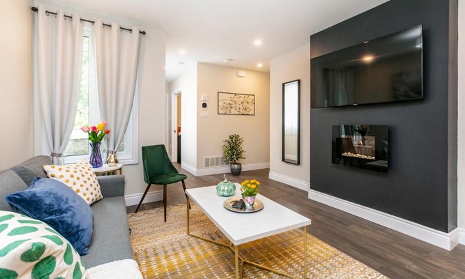 Lowertown Apartment | Luxury 1BR w King Bed - Near Byward Market