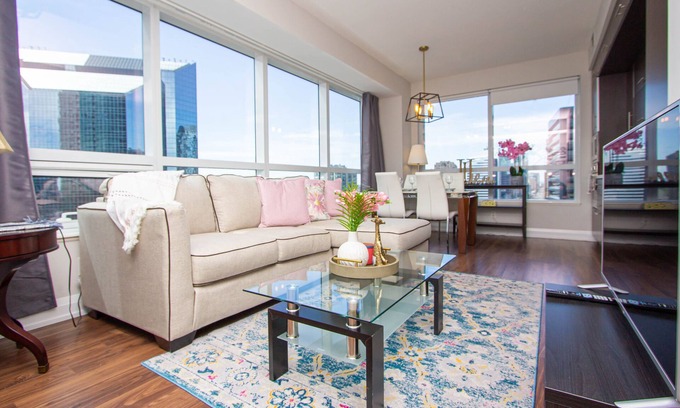 Willowdale Apartment | Luxury 2 BDR condo/Amazing view parking/subway/North York