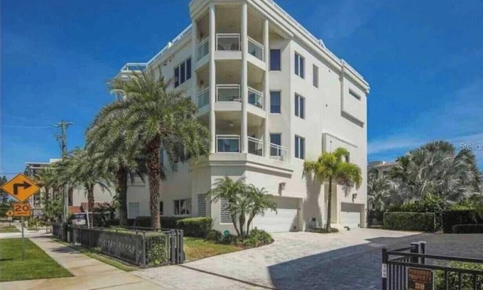 Siesta Key Village Villa | Luxury 2 bed & 2 bath Villa. Next to Siesta Key Village and beach access 5.