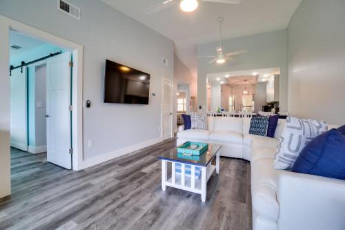 Trailer Estates House | Luxury 2 bed and 2bath Lakefront Condo Near IMG and Anna Maria Island