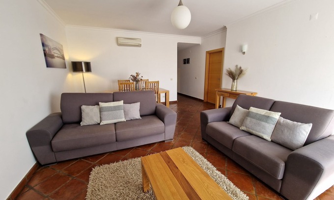 Burgau Apartment | Luxury 2 Bed Apartment close to beach plus A/C & Free WIFI