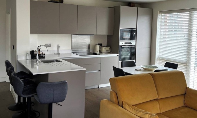Woolwich Apartment | Luxury 2 Bed In Royal Arsenal, Family Ok, Balcony