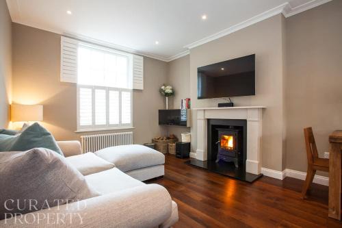 St. Johns Wood Apartment | Luxury 2-Bed Marylebone Georgian House with Private Garden & Office