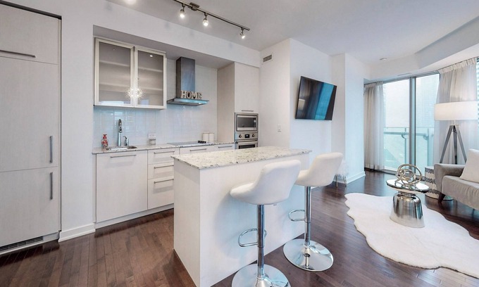 Central Waterfront Condo | Luxury 2 Bedroom/2 Bathroom Downtown Toronto Condo!